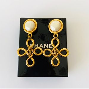 SOLD 💫 Chanel Vintage Gold Pearl Twisted Cross